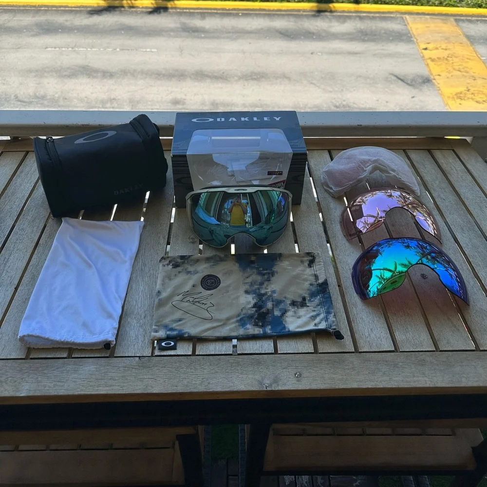 Mark McMorris Signature Oakley Airbrake XL - Picture 3 of 11